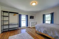 Charming Home Walkable to Downtown Lee's Summit - 3-Star