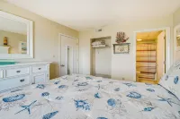 Bright Carolina Beach Condo Public Beach on-Site - Spa
