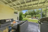 Hideaway House - Cozy Wine Country Escape in the Heart of McMinnville - 4-Star