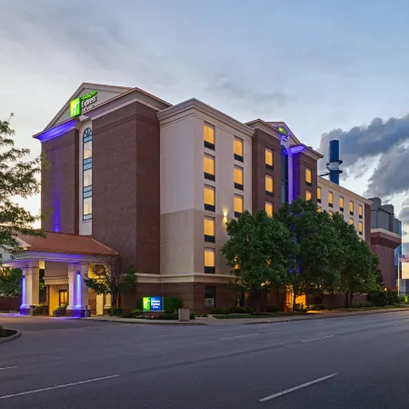 Holiday Inn Express & Suites INDIANAPOLIS DTN-CONV CTR AREA by IHG