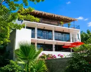 Casa Esperanza - parking