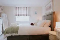 Perfect Booking 3 Bed Home With Beautiful Garden - Homestay