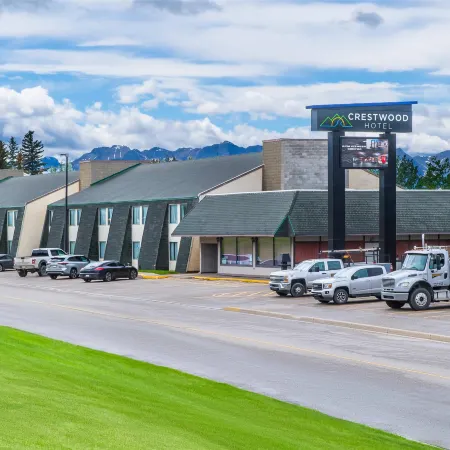 Crestwood Hotel