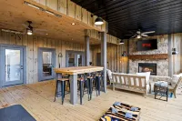 2-level Deck - Stunning Views - Hot Tub - Fire Pit - 4-Star