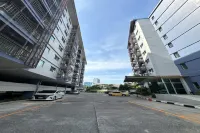 J Town Serviced Apartments&Hotel - Pysäköinti