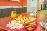 Holiday Inn & Suites PEACHTREE CITY by IHG - breakfast