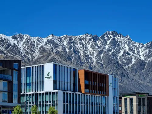 Holiday Inn QUEENSTOWN REMARKABLES PARK by IHG - parkir