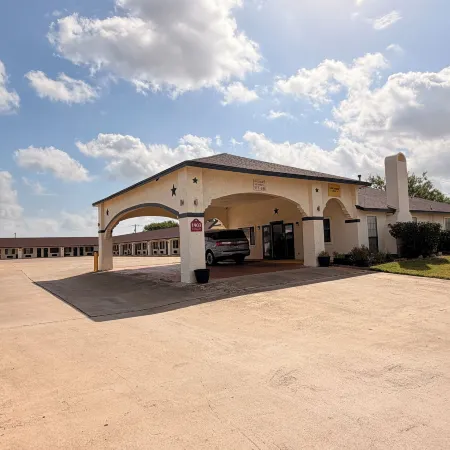Royal Inn Pearsall