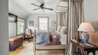 Farmhouse at Leeds by Avantstay Walled Garden + Soaking Tub + Private Barn Near Hudson - Homestays