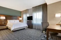Staybridge Suites OVERLAND PARK-KANSAS CITY AREA by IHG - موقف سيارات
