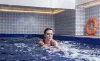 The Claridges New Delhi - piscina