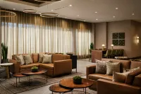 Doubletree by Hilton Greenville Airport - parking