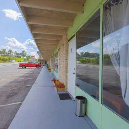 Sonrise Inn Lincoln Hwy by OYO
