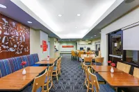 TownePlace Suites Tulsa North/Owasso - Breakfast