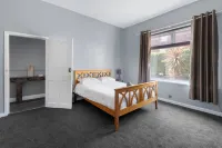 Sommerset Cottages - parking