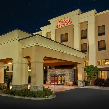 Hampton Inn & Suites Sevierville @ Stadium Drive Hotels in Sevierville