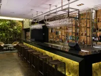 دوبل تري باي هيلتون سانتياغو - فيتاكورا Hotels near بيافيستا