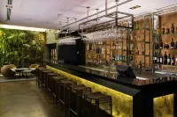 DoubleTree by Hilton Santiago - Vitacura - Parkplatz