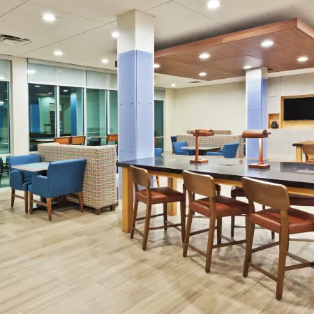 Holiday Inn Express & Suites CARTERSVILLE by IHG