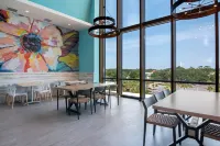 Captain's Quarters Resort - parking