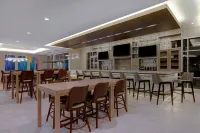 Hilton Garden Inn Temecula - Quầy Bar