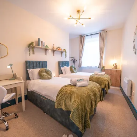 2 Bed Refurbished apartment/ Parking/ Pet Friendly
