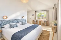 Silver Sands Motel & Beach Bungalows - Beach