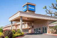 Bridgeway Inn & Suites - Portland Airport