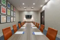 홀리데이 인 익스프레스 & 스위트 산 마르코스 사우스 바이 IHG - 주차장