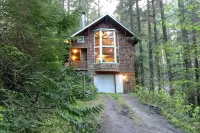 Snowline Cabin #25 A Country-Style Pet Friendly Cabin with a Hot Tub and Wifi!