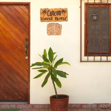 Cancun Guest House 3 Near Ado Bus Terminal and 25 Min from/to Airport by Shuttle