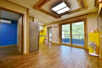 Gyeryongsan Donghaksa Toranga Pension Hotel di Gongju
