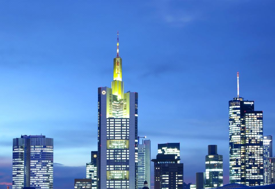 더 웨스틴 그랜드 프랑크푸르트의 깔끔한 침실 이미지