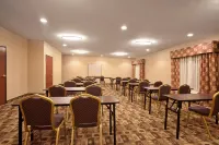 Holiday Inn Express & Suites Three Rivers Hotels in Newberg Township