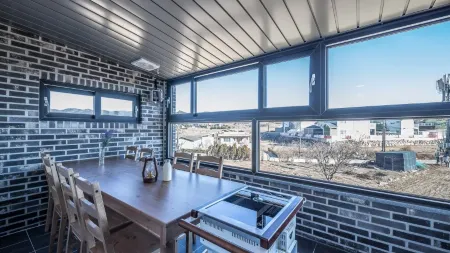 Gyeongju Meomulda Poolvilla Отели рядом с достопримечательностью «Международный Конвенционный Центр Гёнджу Хвабаек»