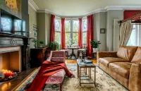 The Suite | Cardiff City Centre + Private Parking