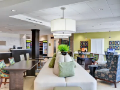 โฮม2 สวีทส์ บาย ฮิลตัน อซูซา โรงแรมในอาซูซ่า