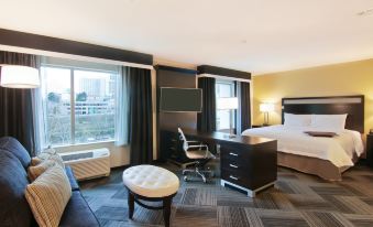 Hampton Inn & Suites Bellevue Downtown-Seattle