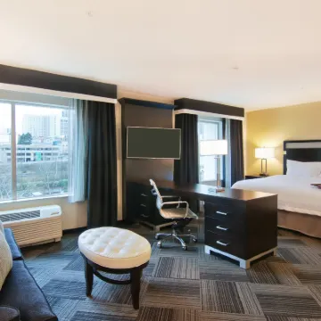 Hampton Inn & Suites Bellevue Downtown-Seattle Hotels near Bellevue Square