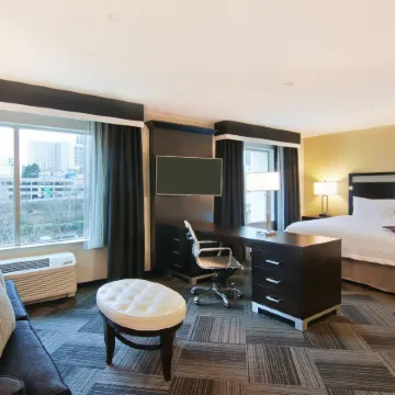 Hampton Inn & Suites Bellevue Downtown-Seattle