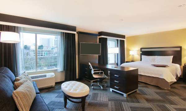 Hampton Inn & Suites Bellevue Downtown-Seattle