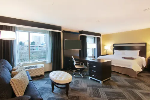 Hampton Inn & Suites Bellevue Downtown-Seattle