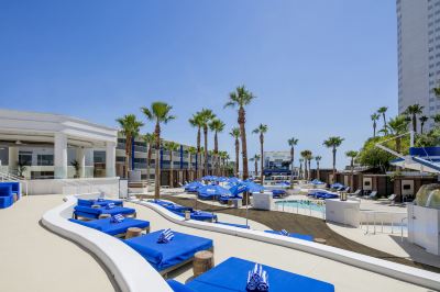 屋外プール トロピカーナ ラスベガス ア ダブルツリー バイ ヒルトン ホテル＆リゾートの写真