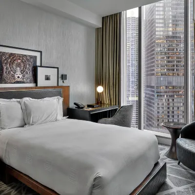 LondonHouse Chicago, Curio Collection by Hilton Отели рядом с достопримечательностью «Ригли-билдинг»