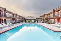 The Buena Park Hotel & Suites