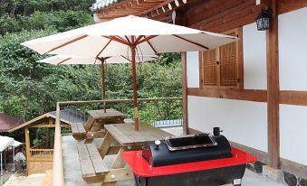 Hongcheon Giwajip Punggyeong Pension