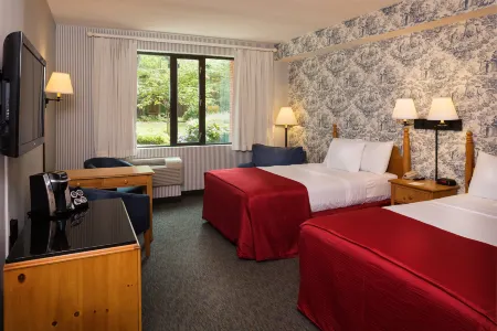 Williamsburg Woodlands Hotel & Suites, an Official Colonial Williamsburg Hotel Отели рядом с достопримечательностью «Уильям & Мэри»