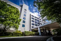 Crowne Plaza Canberra Hotels near Australian War Memorial