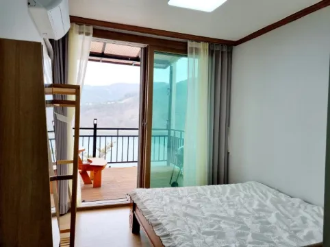 Hwasun Shim & View Pension