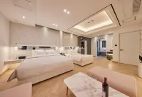 Hotel Hiveinn - جاكوزي